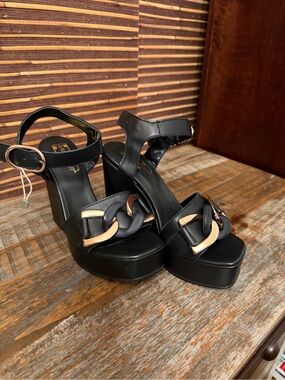 Divine Follie Platform Sandals Size 6 $365